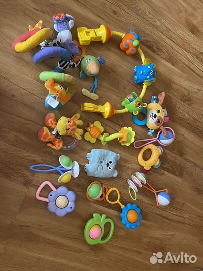 Погремушки и грелка пакетом