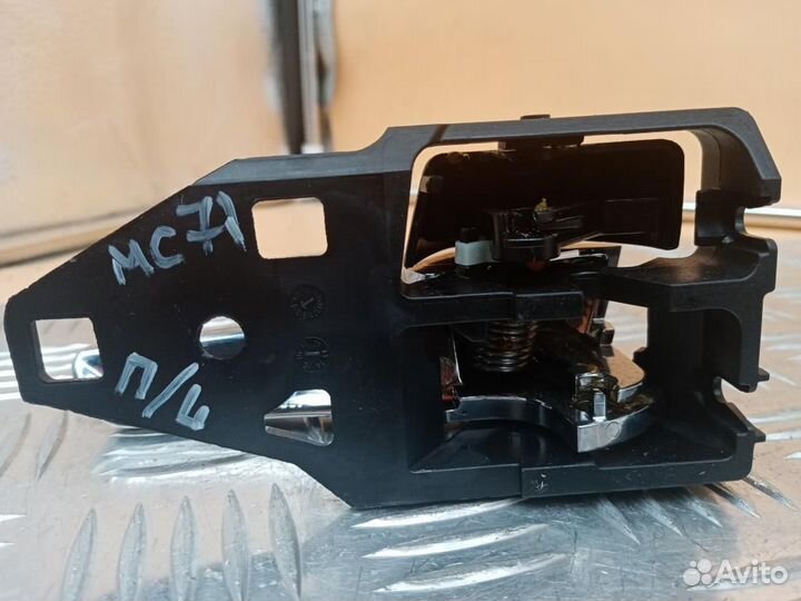 Ручка двери внутренняя левая Toyota Camry