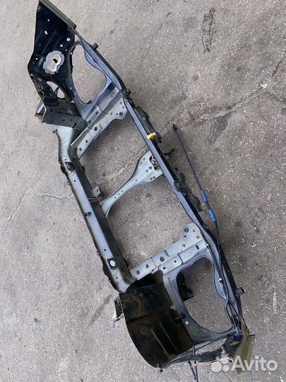 Телевизор (рамка радиатора) Subaru Forester SG SG5