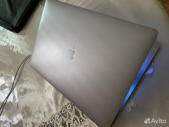 MacBook Pro 15 2017, 16/256 i7