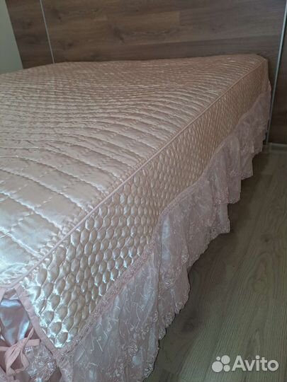 Покрывало на кровать новое