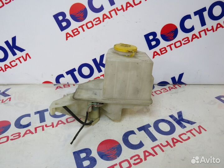 Бачок омывателя nissan march FHK11