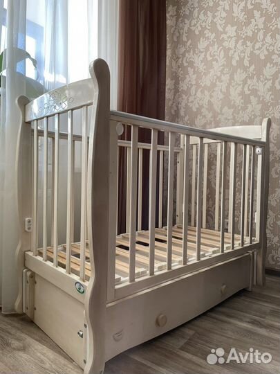 Кроватка с маятником