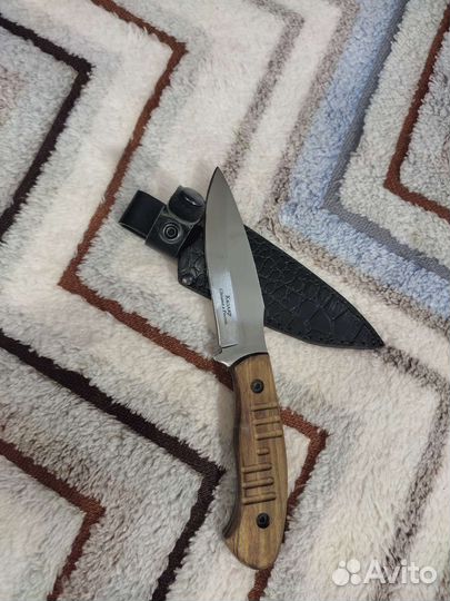 Нож с деревянной ручкой