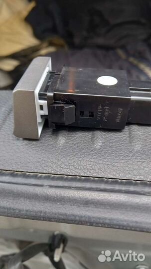 Кнопка включения обогрева лобового стекла