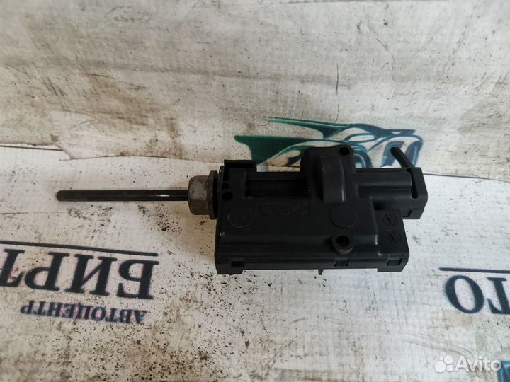 Моторчик лючка бензобака Renault Megane III (2008—