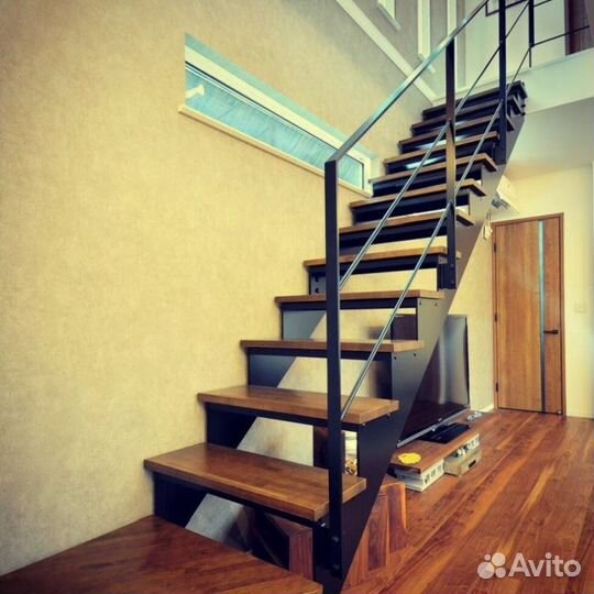 Лестница в дом или квартиру