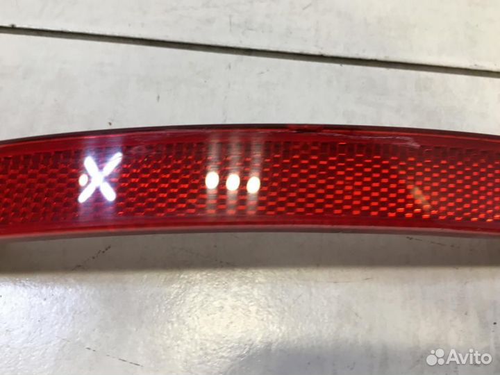 Отражатель в бампер задний левый Volkswagen Passat