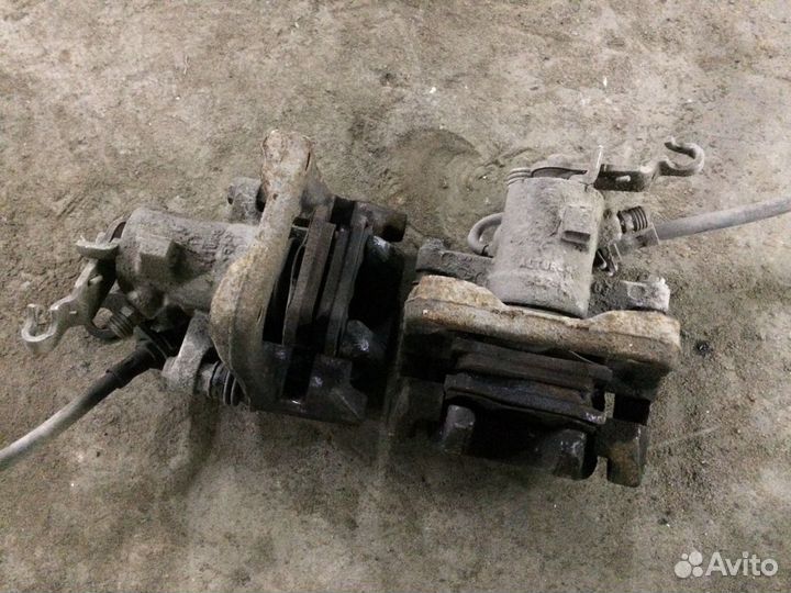 Суппорт тормозной Фольцваген Гольф 5 плюс