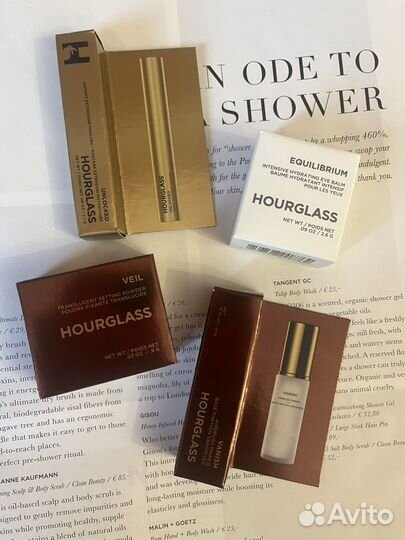 Hourglass нaбоp миниaтюp в фирменной коcметичкe