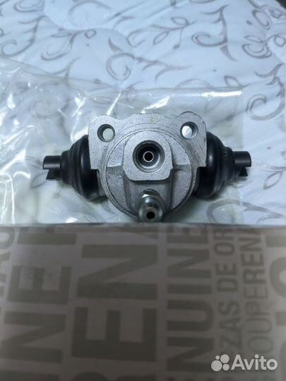 Цилиндр тормозной задний зад прав/лев4845031010