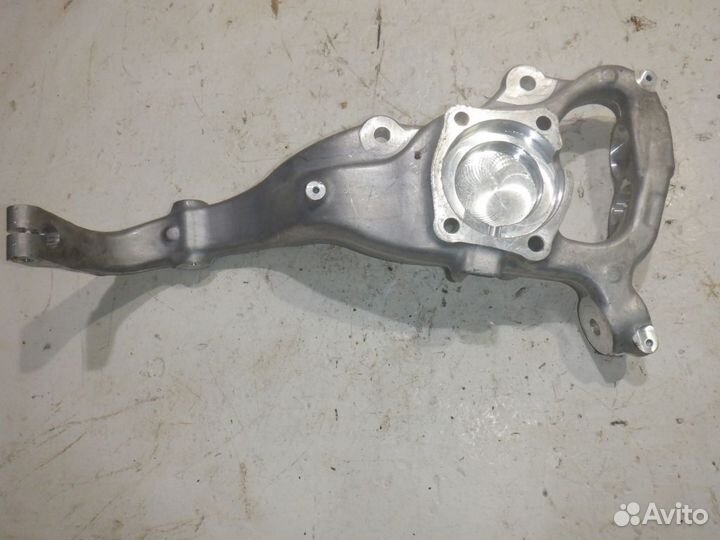 Кулак передний левый