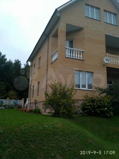 Коттедж 450 м² на участке 10 сот.