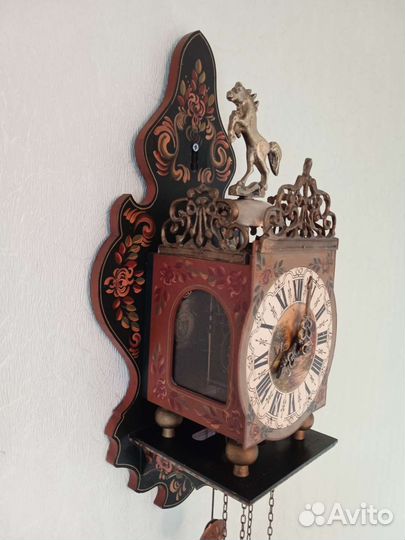 Старинные настенные антикварные часы с боем