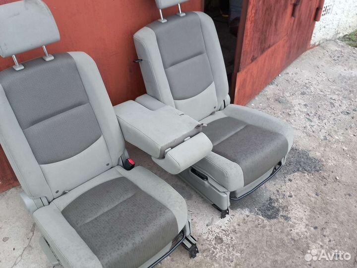 Mazda 5 (CR) 05-10 средний ряд сидений,подлокотник