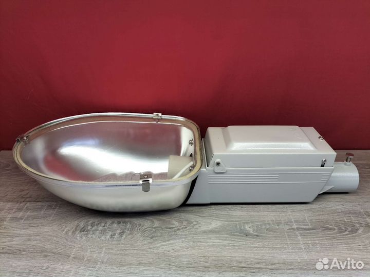 Консольный светильник уличный