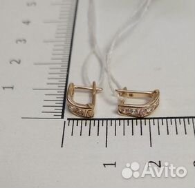 Золотые серьги с камнем