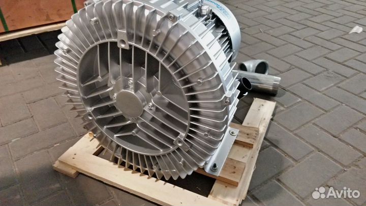 Вихревой вакуумный насос