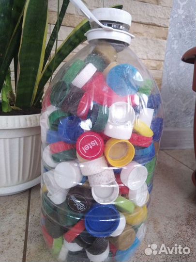 Крышки от пластиковых бутылок