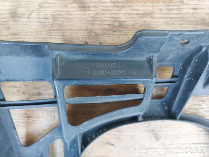Решетка радиатора Toyota Prius 3 ZVW30 53111-47020