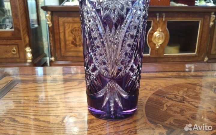 Ваза хрустальная для цветов марганцевая