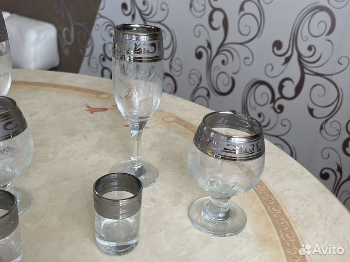 Набор бокалов и рюмок