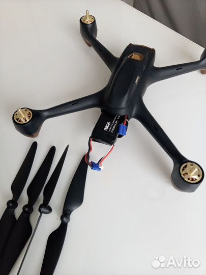 Квадрокоптер Hubsan X4 FPV Brushless H501S черный