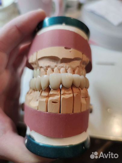 Зубной техник