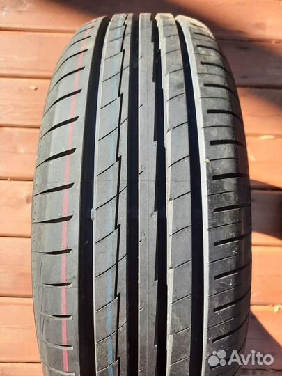 Yokohama BluEarth E50 215/65 R17 99V