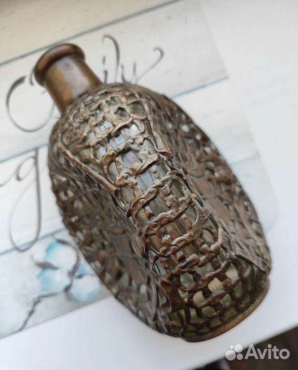 Бутылка (графин) в металлической оплетке