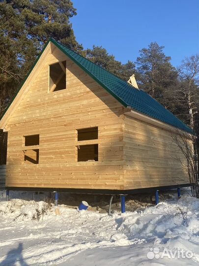 Сруб дома из бруса