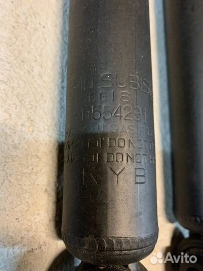 Стойка амортизатора Mitsubishi Pajero 3