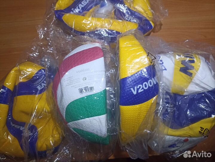 Волейбольный мяч Mikasa V200W