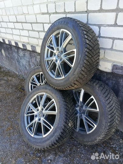 Goodyear UltraGrip 235/55 R17 103