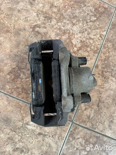 Суппорт тормозной перед правый Volkswagen Polo 5