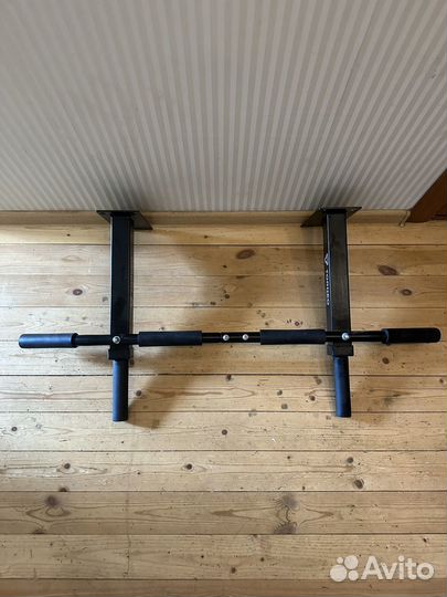 Турник настенный