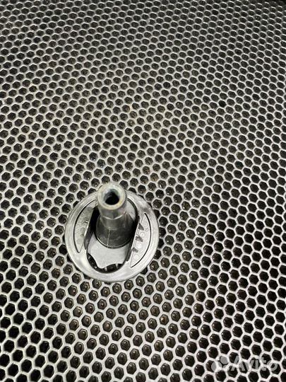 Болт крепления запасного колеса almera g15