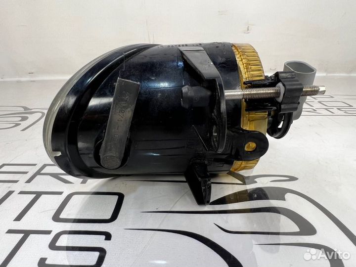 Фара противотуманная передняя левая Volkswagen