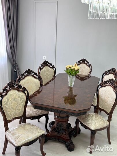 Стол и стулья
