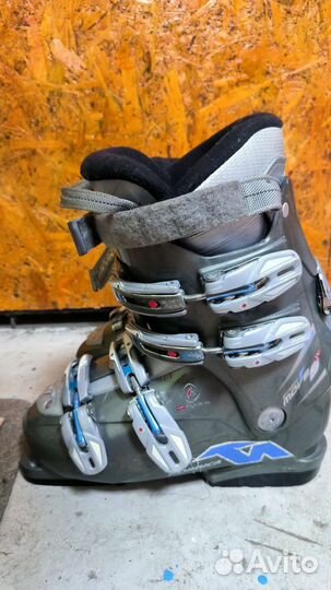 Горнолыжные ботинки 38