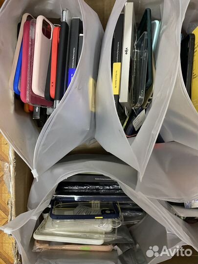 Бокс с чехлами для телефонов планшетов