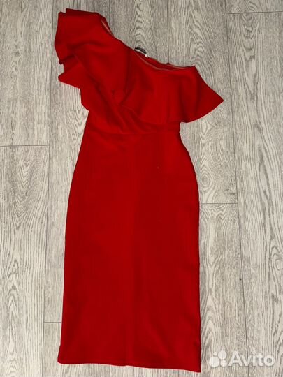 Красное платье