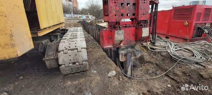 Рабочие на погружение шпунта