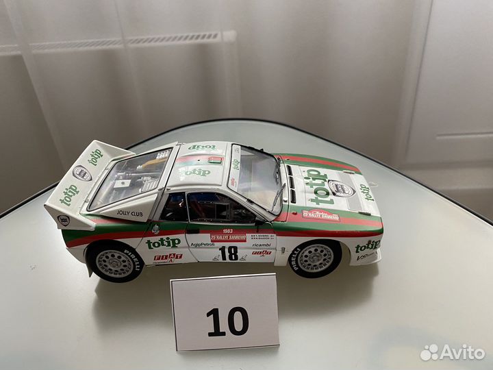 Машина модель 1:18