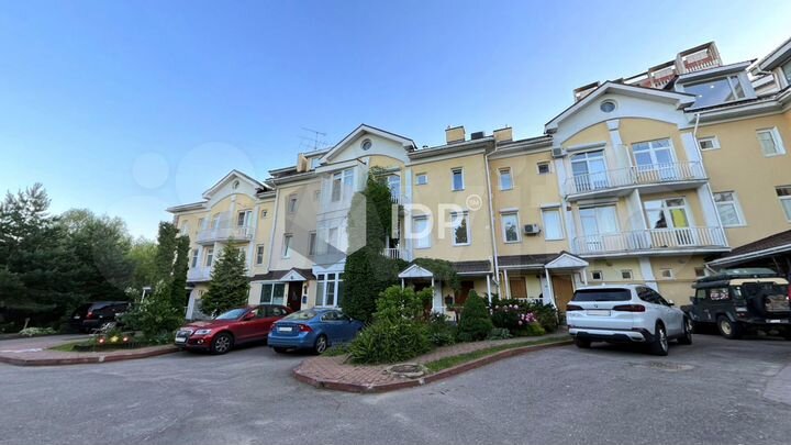 Таунхаус 335 м² на участке 3 сот.