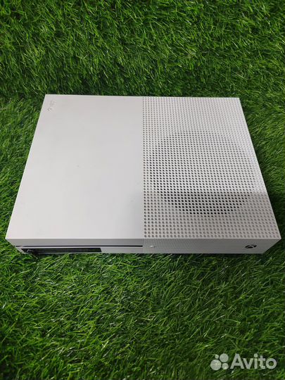 Xbox One S 1Tb с играми