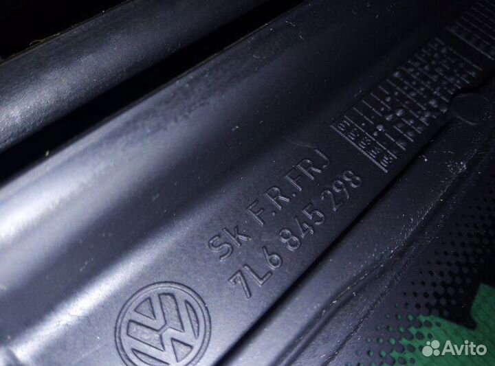 Стекло кузова заднее правое Volkswagen Touareg 7LA