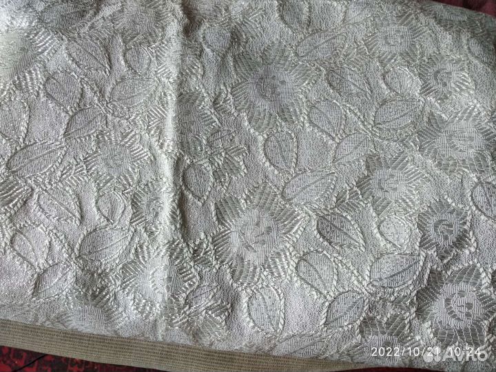 Отрез парчи белой