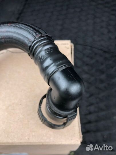 Патрубок вентиляции маслоотделителя