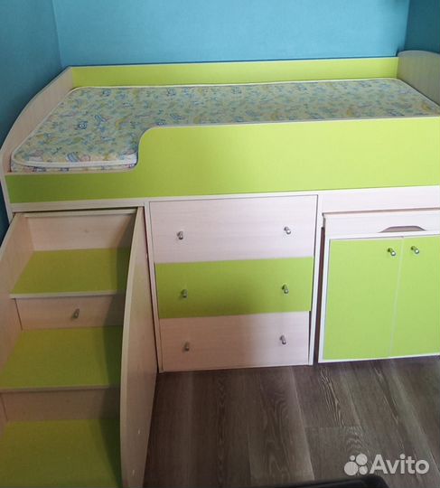 Кровать чердак со столом